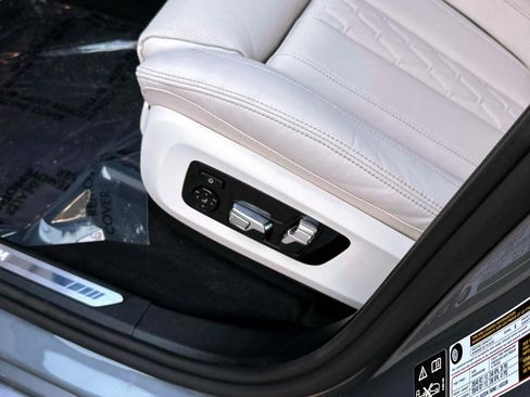 New 2026 BMW X7 xDrive40i w/ M Sport Package image 17