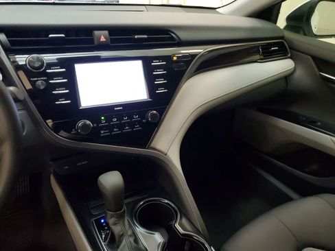 Used 2020 Toyota Camry LE w/ Convenience Package FWD image 27