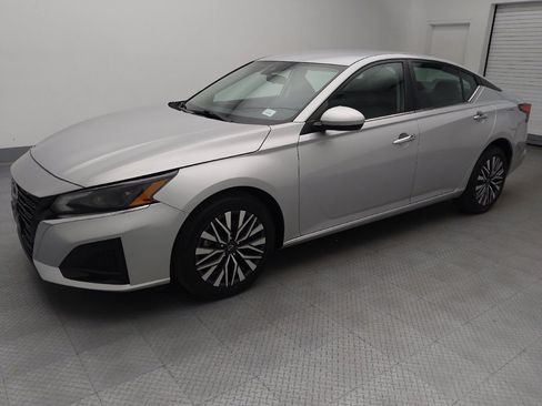 Used 2023 Nissan Altima 2.5 SV AWD/4WD image 2