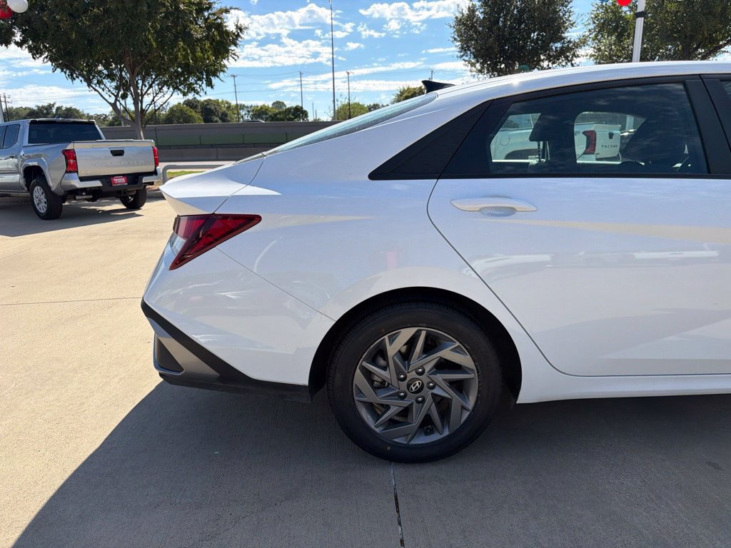 Used 2024 Hyundai Elantra SEL FWD image 11