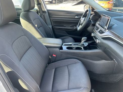 Used 2024 Nissan Altima 2.5 SV FWD image 34