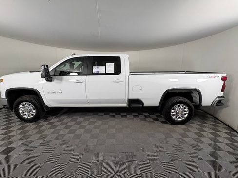 Used 2024 Chevrolet Silverado 3500 LT AWD/4WD image 2