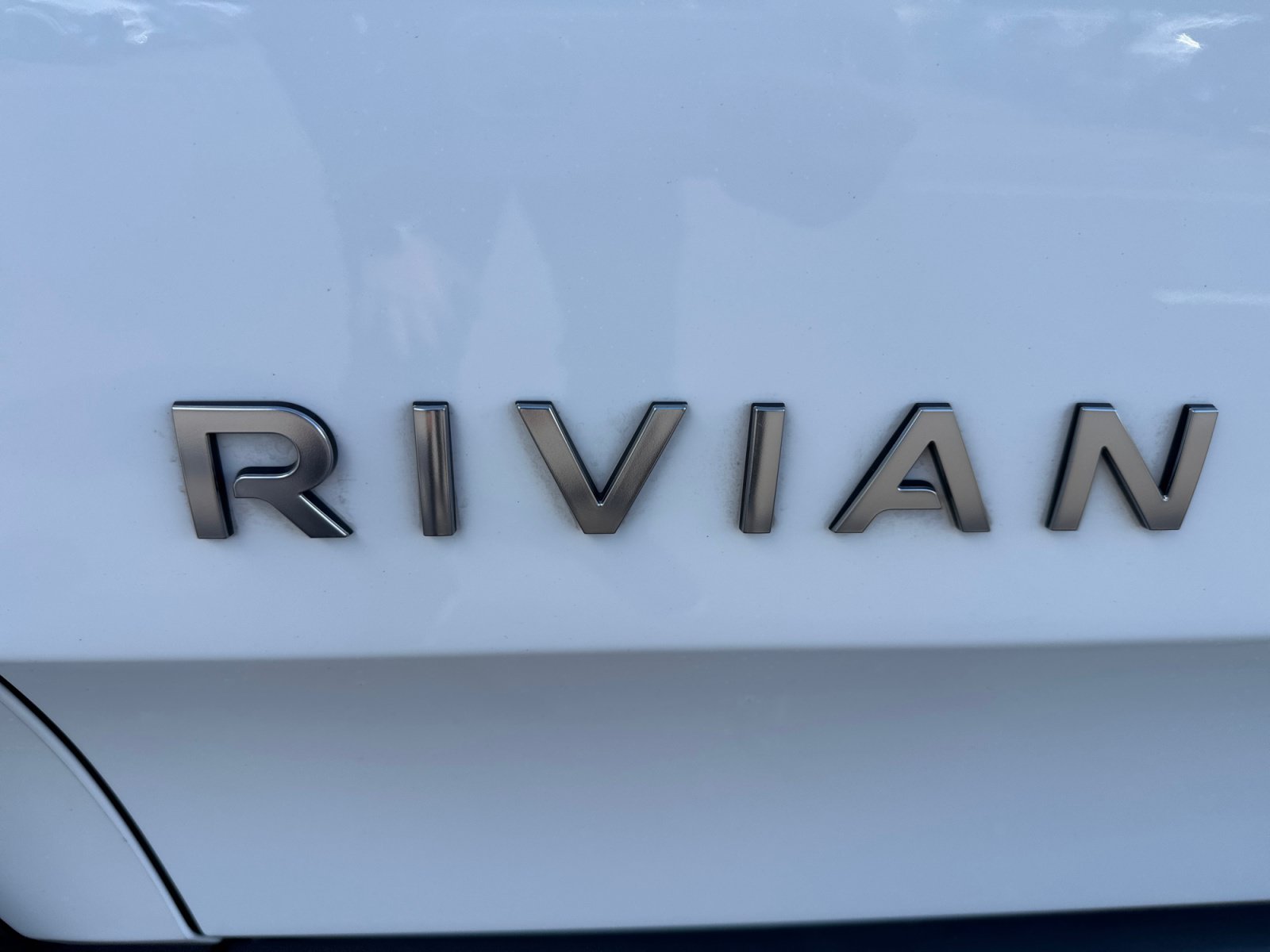 Used 2025 Rivian R1S Adventure Dual AWD/4WD image 23