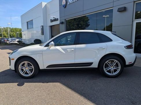 Used 2026 Porsche Macan AWD/4WD image 3