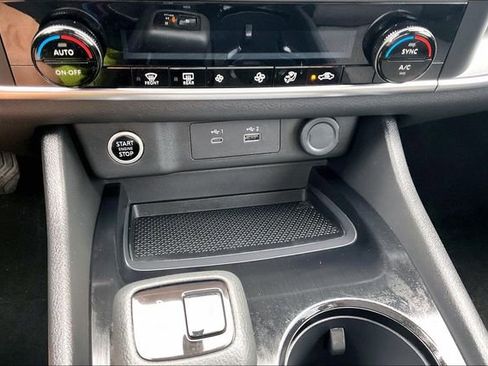 Used 2023 Nissan Rogue SV FWD image 29