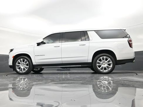 Used 2022 Chevrolet Suburban High Country RWD image 22