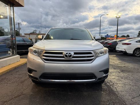 Used 2012 Toyota Highlander FWD w/ Cold Weather Pkg image 2