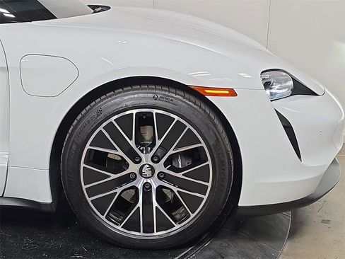 Certified 2024 Porsche Taycan image 11