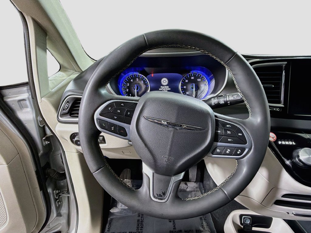 Used 2024 Chrysler Pacifica Touring-L FWD image 13