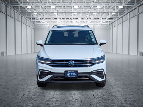 Used 2024 Volkswagen Tiguan SE w/ Panoramic Sunroof Package AWD/4WD image 8