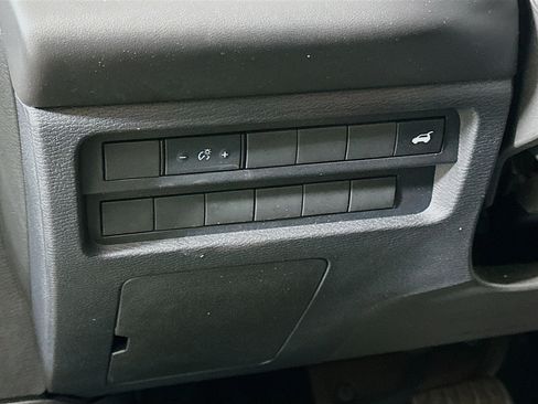 Used 2024 Mitsubishi Outlander SE image 17