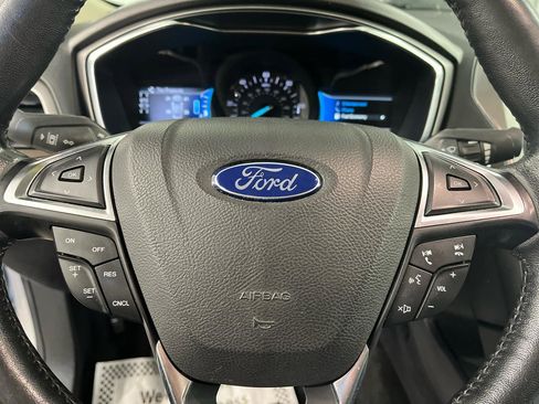 Used 2017 Ford Fusion SE w/ Equipment Group 602A image 9
