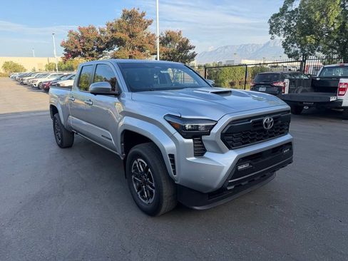 Used 2024 Toyota Tacoma TRD Sport w/ TRD Sport Premium Package AWD/4WD image 2