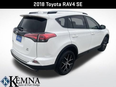 Used 2018 Toyota RAV4 SE image 3