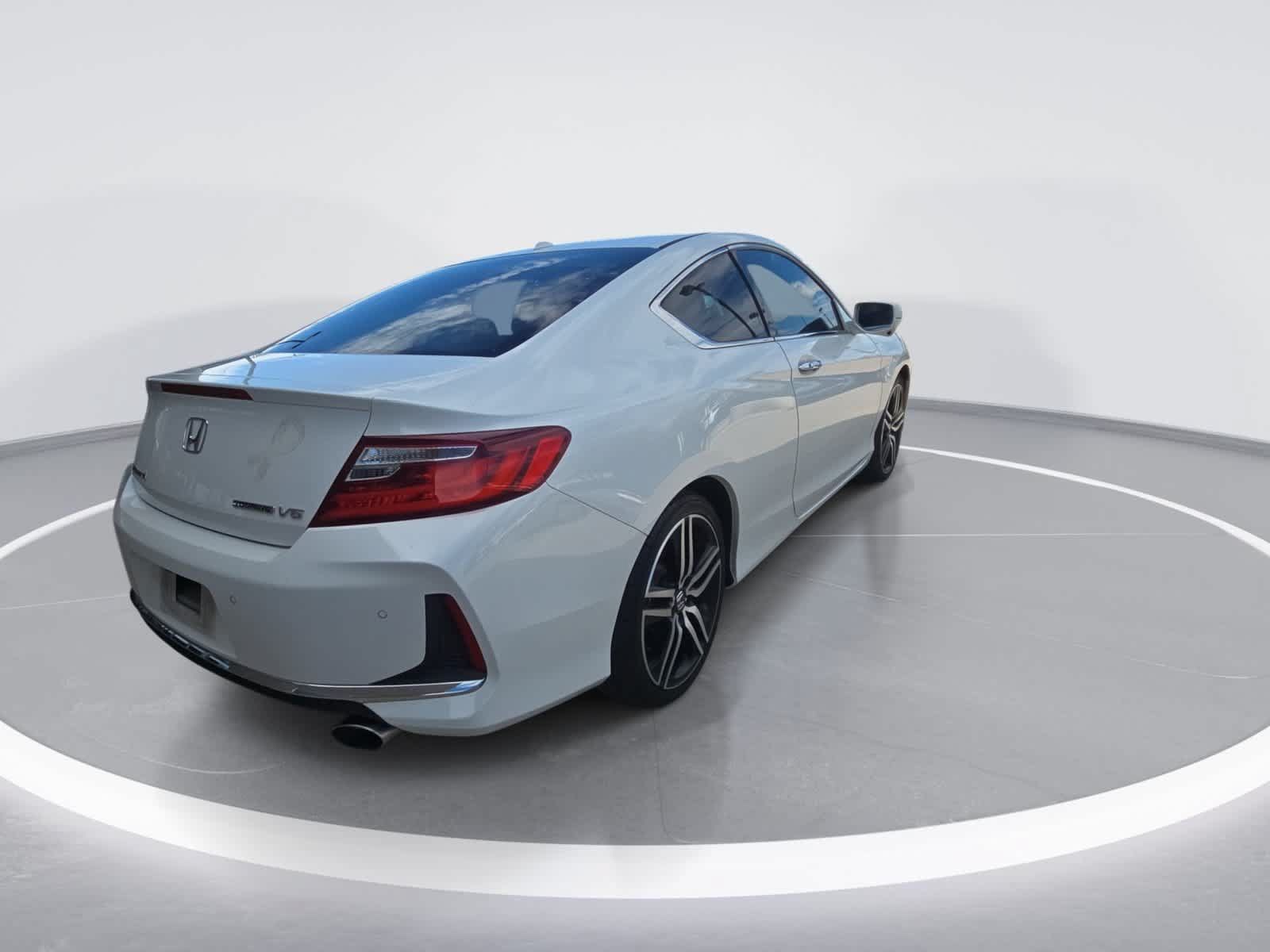 Used 2016 Honda Accord Touring image 8