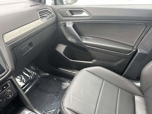 Certified 2021 Volkswagen Tiguan SE R-Line image 35