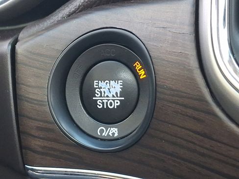 Used 2017 Jeep Grand Cherokee Overland image 24