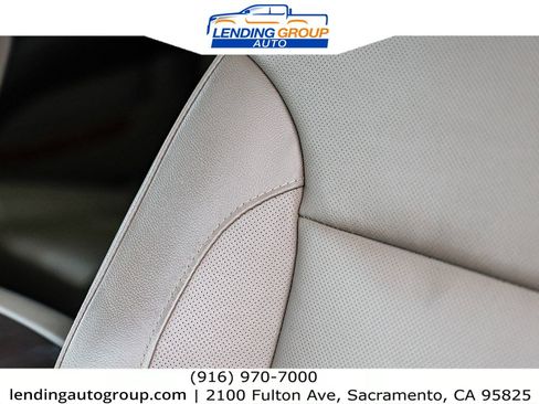 Used 2018 Chevrolet Suburban Premier image 24