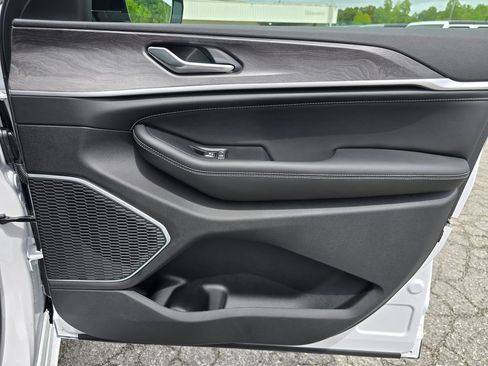 New 2026 Jeep Grand Cherokee Limited AWD/4WD image 36
