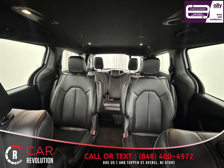 Used 2024 Chrysler Pacifica Limited FWD image 12