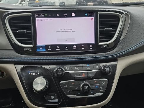 Used 2021 Chrysler Pacifica Touring-L image 23