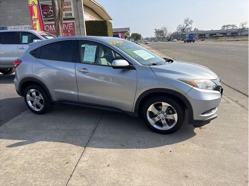 Used 2018 Honda HR-V LX image 4