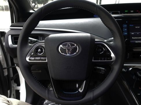 Used 2017 Toyota Mirai FWD image 33