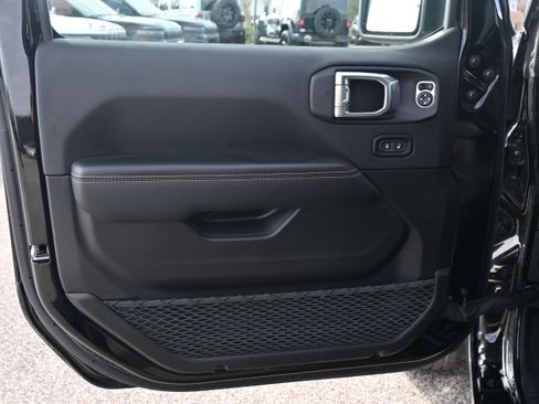 Used 2025 Jeep Wrangler Unlimited Sahara w/ Safety Group AWD/4WD image 14