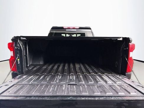 Used 2021 Chevrolet Silverado 1500 High Country w/ Technology Package image 27