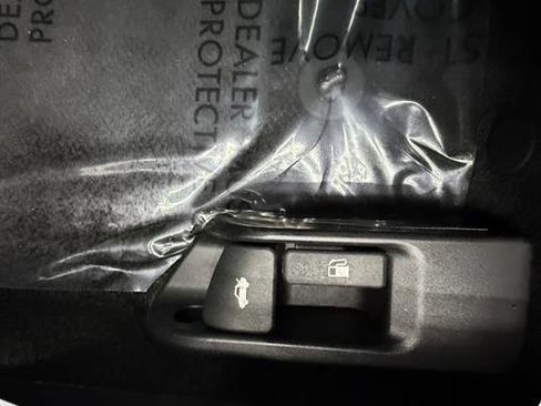 Used 2022 Toyota Corolla LE image 18