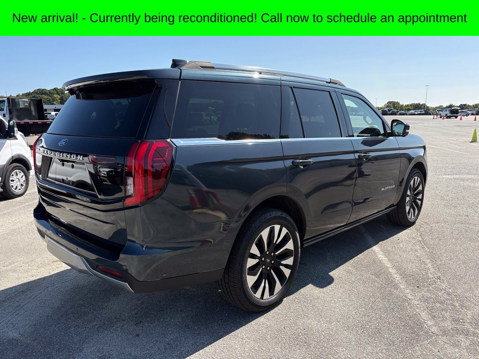 Used 2025 Ford Expedition Platinum w/ Driver's Package AWD/4WD image 4