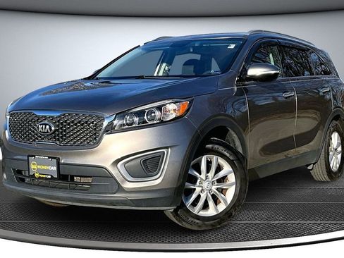 Used 2018 Kia Sorento LX image 3