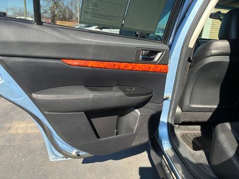 Used 2011 Subaru Outback 3.6R Limited image 22