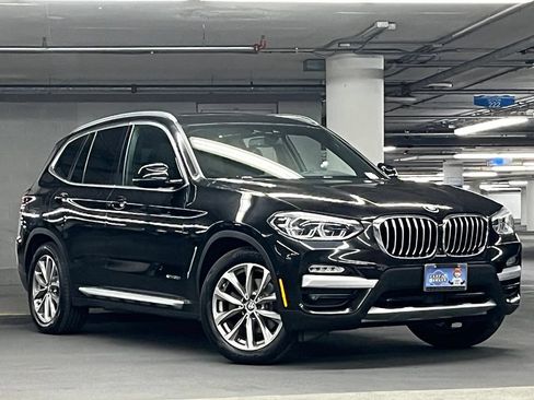 Used 2018 BMW X3 xDrive30i AWD/4WD image 2
