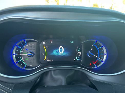 Used 2020 Chrysler Pacifica Limited w/ Advanced Safetytec Group image 46