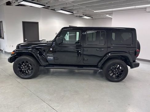 Used 2023 Jeep Wrangler Unlimited Sahara w/ Cold Weather Group image 8