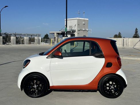 Used 2016 smart fortwo passion w/ Edition #1 Package RWD image 7