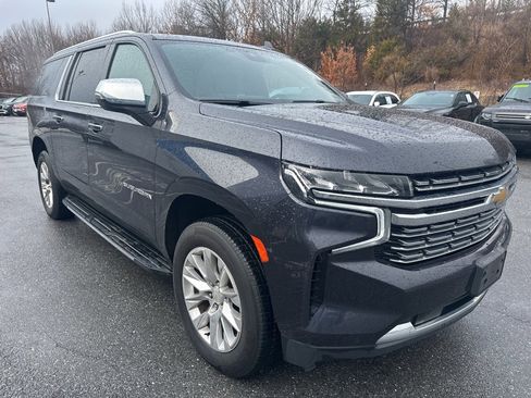 Used 2023 Chevrolet Suburban Premier image 3