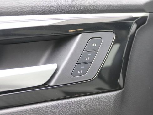 Used 2025 Mitsubishi Outlander AWD image 25