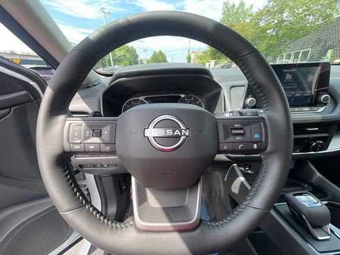 Used 2025 Nissan Rogue SV AWD/4WD image 10