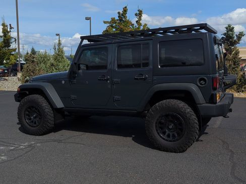 Used 2016 Jeep Wrangler Unlimited Rubicon w/ Connectivity Group AWD/4WD image 4