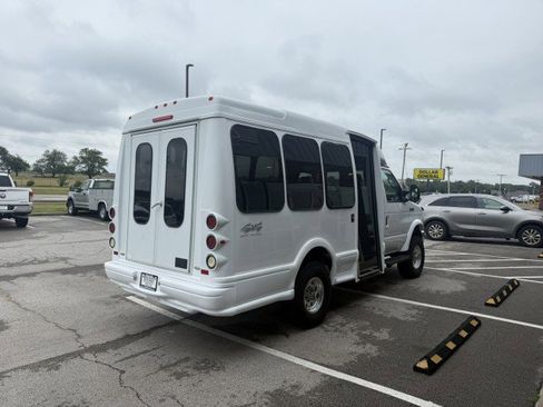 Used 2013 Ford E-350 and Econoline 350 Super Duty Wagon w/ Shuttle Bus Prep Pkg image 3