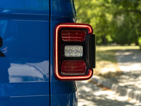Used 2021 Jeep Gladiator Rubicon AWD/4WD image 13