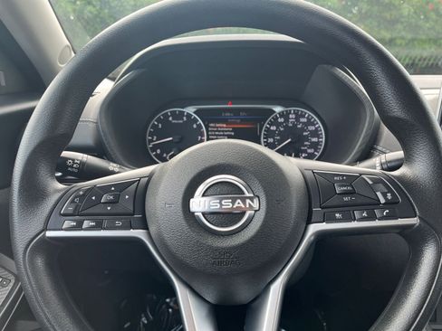 Used 2025 Nissan Sentra SV image 27