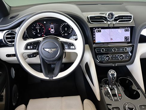 Used 2024 Bentley Bentayga AWD/4WD image 16