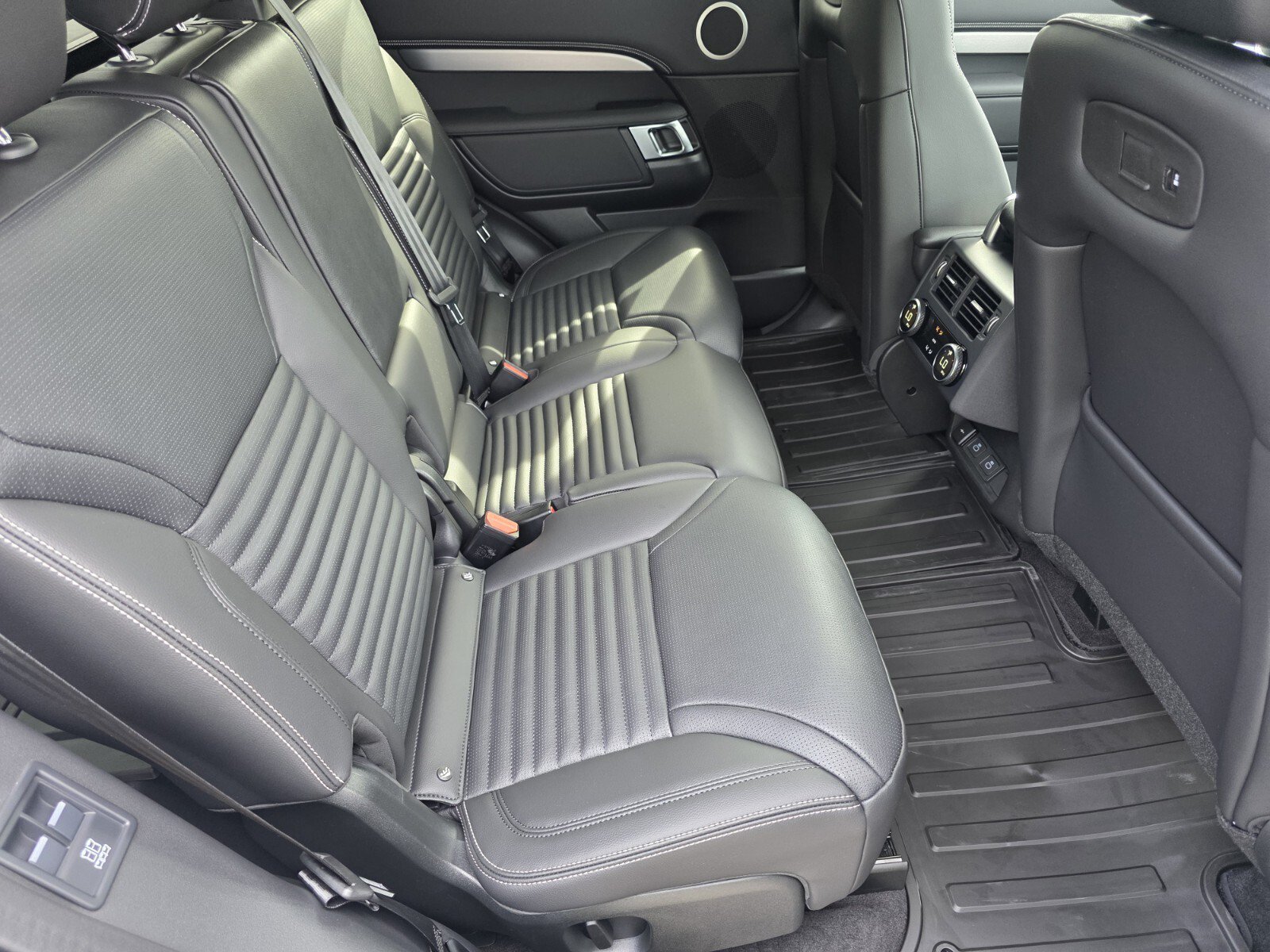 New 2026 Land Rover Discovery Limited Edition AWD/4WD image 5