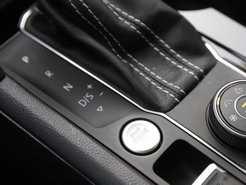 Used 2022 Volkswagen Atlas Cross Sport SE image 26