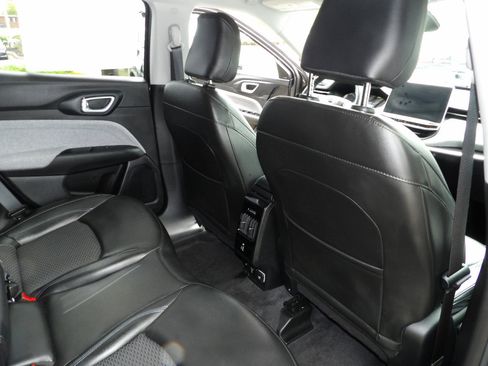 Used 2022 Jeep Compass Latitude w/ Convenience Group AWD/4WD image 16