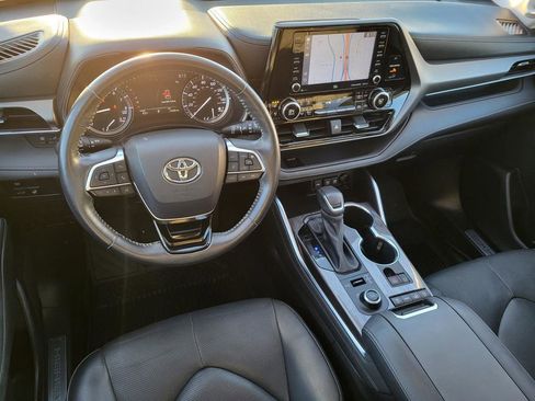 Used 2021 Toyota Highlander Limited image 18