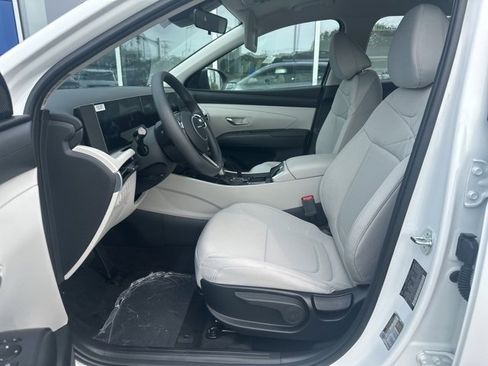 New 2025 Hyundai Tucson SE image 11